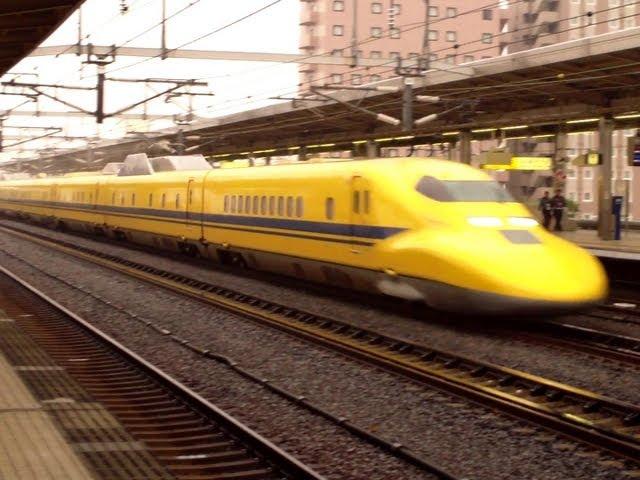 "Dr. Yellow" Shinkansen - A Special Japanese Bullet Train