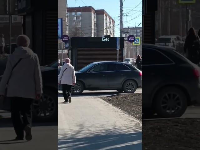 Ижевск. На ул. Молодежной реклама 