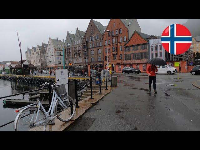 Bryggen Bergen Walking Tour On A Rainy Day