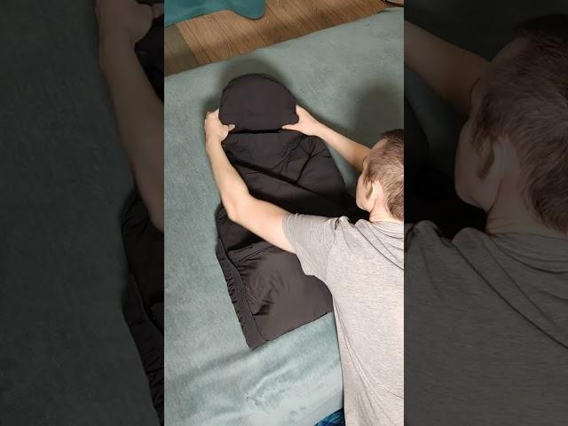 Сложил куртку до зимы