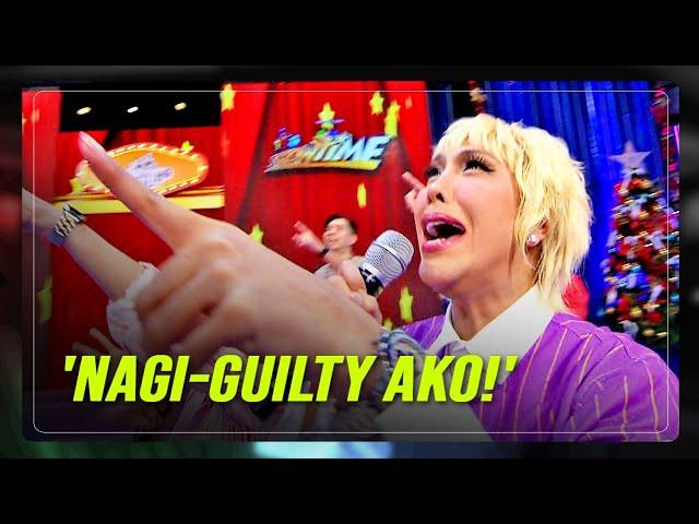 'After 15 years!' Vice Ganda finally captures fly in chaotic 'Showtime' moment | ABS-CBN News