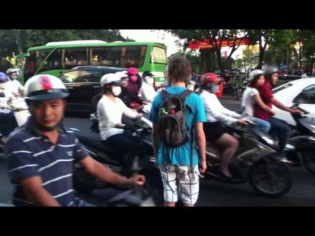 How to cross a street in Ho Chi Minh City (Saigon), Vietnam