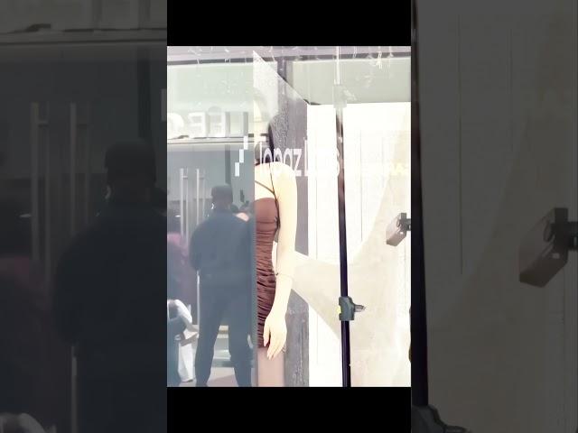 250325 태연 검스 짧은 초미니에 뭔가 보이는듯 민망 노출 사고 4k 업스케일링 고화질 #직캠 #4k #korean #kpop #태연 #taeyeon