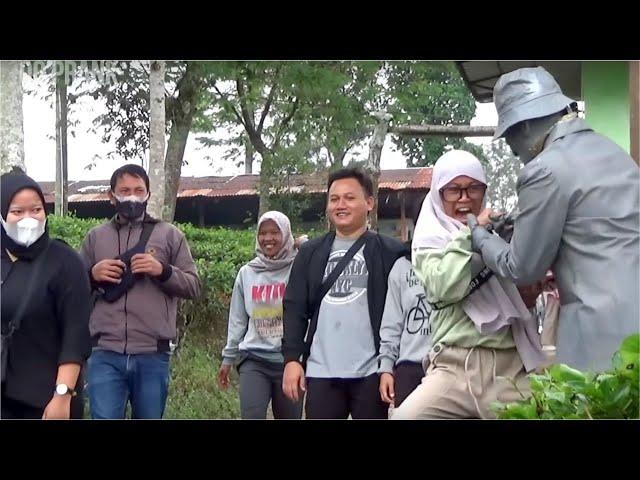 Mereka sangat kaget sekali || Human statue prank very funny