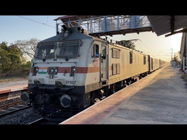 11061 MUMBAI LTT - JAYNAGAR Pawan Express