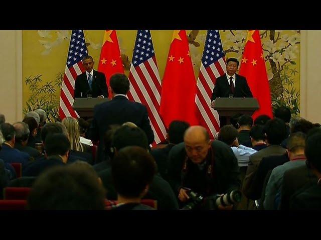 Chinese President Xi Jinping ignores a question from an American reporter