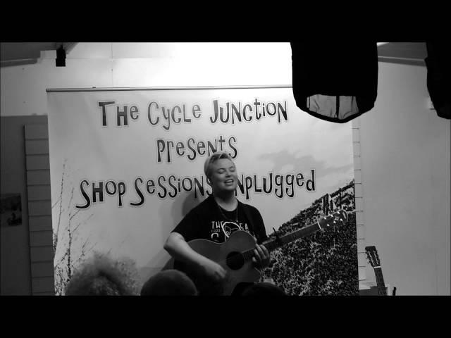 Kal Lavelle Sing Live & Unplugged at the Shop Sessions