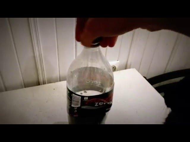 How to open a 1,75L Coca-Cola Zero bottle [4K]