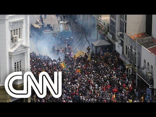 Manifestantes invadem palácio presidencial no Sri Lanka | CNN SÁBADO