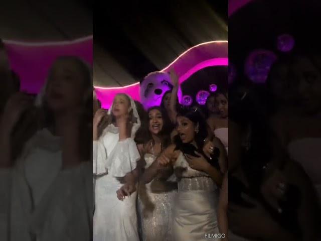 اصحاب العروسه وجمالهم