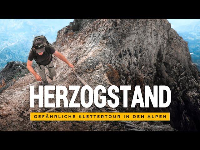 UNGEPLANT GEFÄHRLICHE BERGTOUR: Spontane Gratwanderung in den Alpen.