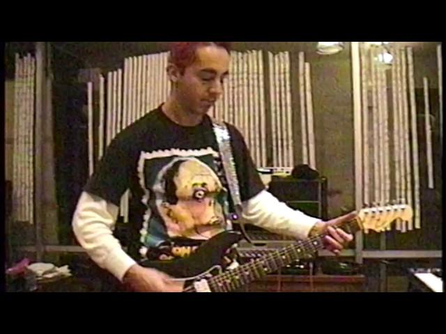 Daron Malakian Plays System Of A Down's "Know" in the Studio