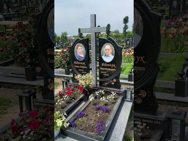 Двойной памятник с крестом и цветными потретами | Подвійний памятник з хрестом та кольоровими фото