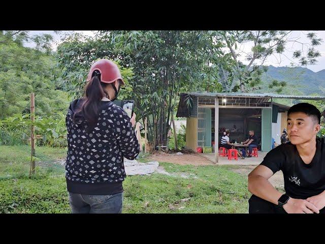 Nam's friend was shocked to see her lover happy with another girl