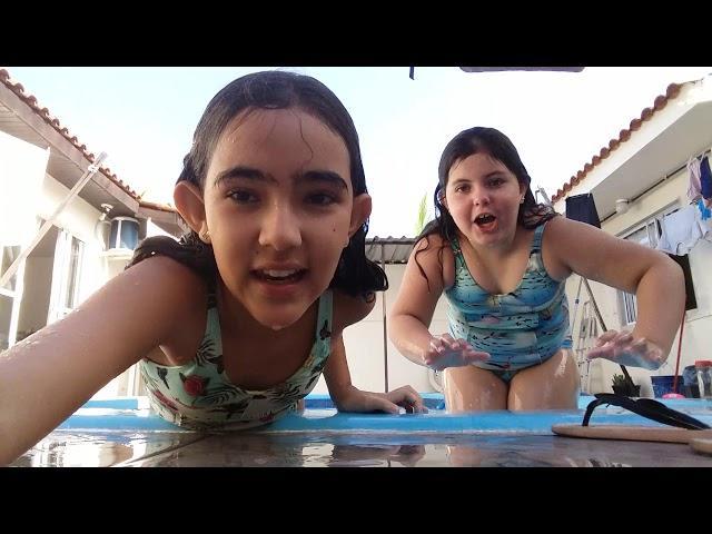 Brincando na piscina com a Ana Júlia parte 2