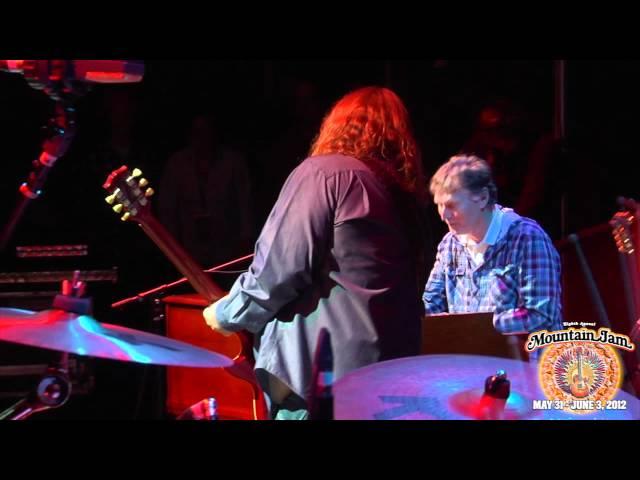 Steve Winwood (ft. Warren Haynes) - "Gimme Some Lovin'" - Mountain Jam VIII - 6/3/12