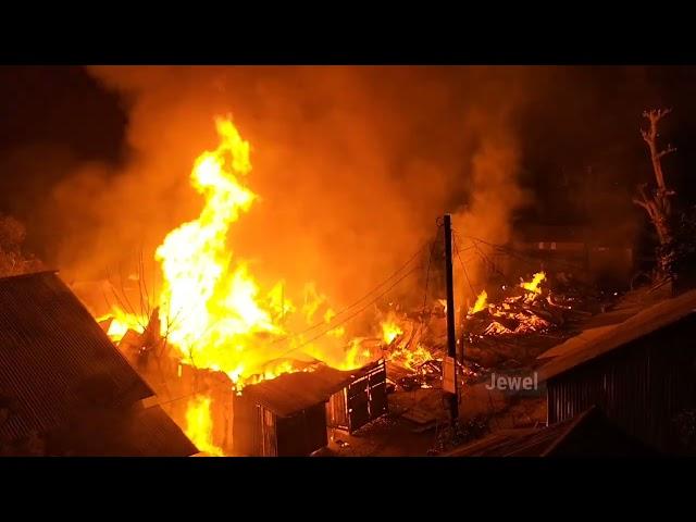 চোখের সামনে মুহুর্তেই আগুন লেগে গেল| আয়লা বাজার | আগুন নিয়ন্ত্রণে কাজকরছে ফায়ার সার্ভিস বরগুনা.