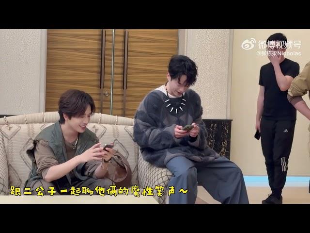2023-11-06棟樑新浪微博-您好星期六后台拍攝花絮 #張棟樑 #王耀慶 #伯遠 #胡兵 #唐禹哲 #蔡國慶 #披荊斬棘3 #您好星期六