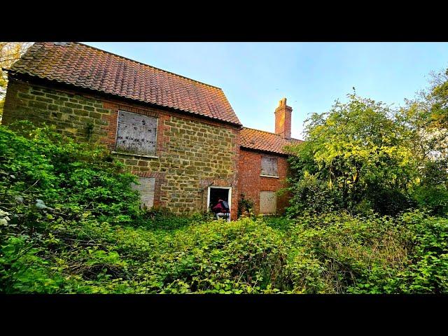 We Found A Huge ABANDONED House Hidden In The Woods With Its Own Private Lake - Abandoned Places UK