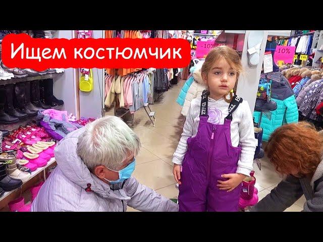 VLOG Ходим по магазинам. Костя снимает влог