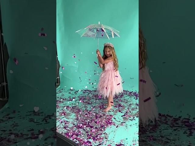 Glitter  photo shoot #glitter #prettygirl #fun #smile #photography #photoshoot #confetti