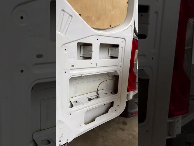 MOLLE-Trägersystem MB Sprinter. So einfach zu montieren! #shorts #sprinter4x4 #mollepanel #vanlife