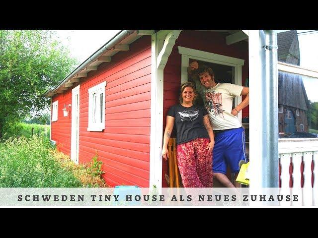 Paar lebt im Schweden Tiny House mitten in Deutschland