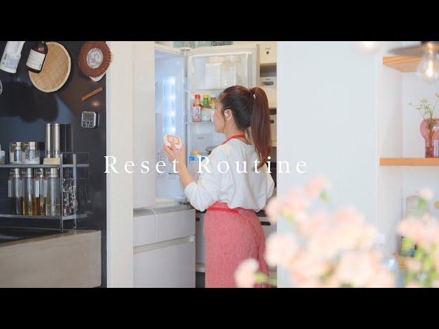Organizing the refrigerator, buying food for a week in bulk, food expenses for a family of five