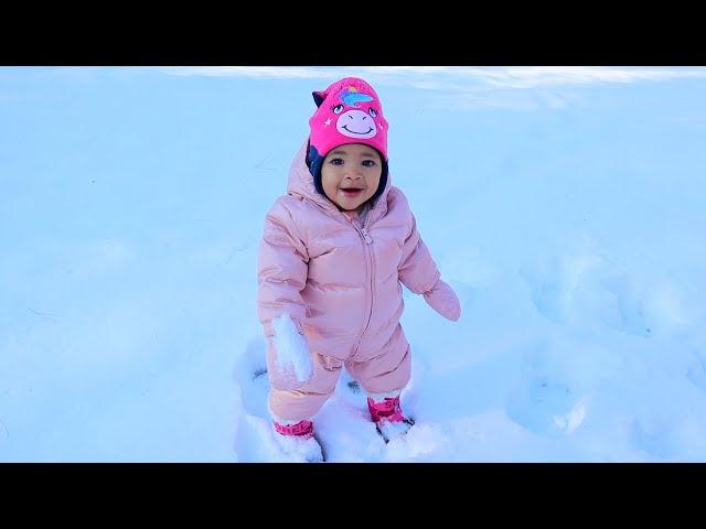 KIRAH'S FIRST TIME IN THE SNOW!!