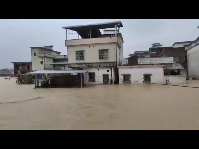 Китай объявил «оранжевый» уровень опасности из-за наводнений