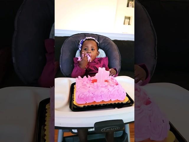 Baby's First birthday #cake #babygirl #babyfirstbirthday #babyeating #cute #cutebaby #firstbirthday