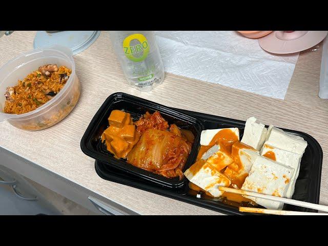관악산 아래 작은 사육장.