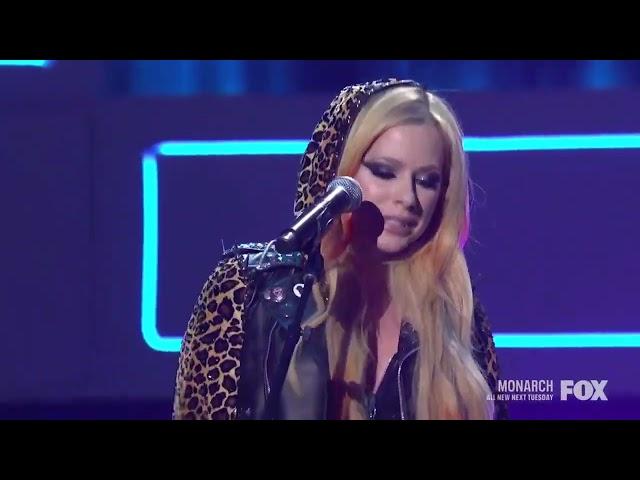 Avril Lavigne performs Shania Twain tribute and presents ACM Poet's Award at 2022 ACM Honors