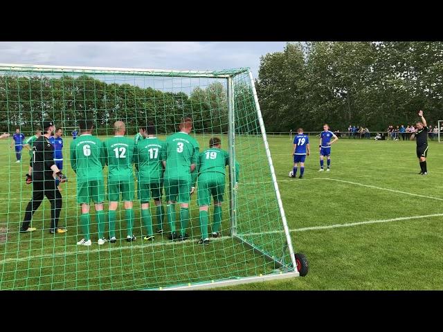 Erst gehalten, dann drin - Kreisliga-Tor nach indirektem Freistoß.