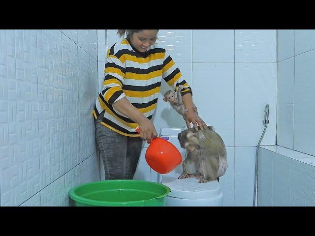 Mom Taking Bathe For Adorable Luna With Tiny Valen