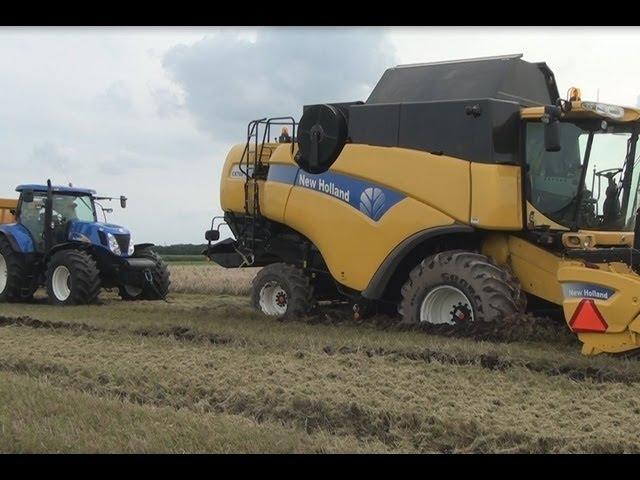 New Holland CX760 vast in de modder / stuck in mud - Trekkerweb.nl