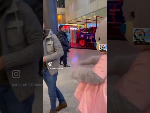 Встретила мужа.