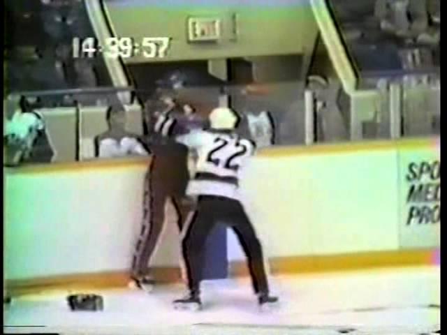 Dallas Eakins #22 vs Mike Ware #15 OHL 86/87