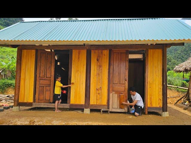 After many days of continuous and hard work, Uncle and Phuong Vy completed the house and painted it