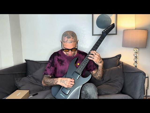 Andrea Chiarini - Unboxing AeroBand Guitar