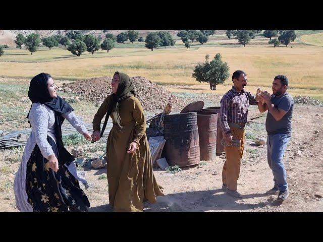 Elham's sudden meeting with Zahra on a random day at Mrs. Vakil's house