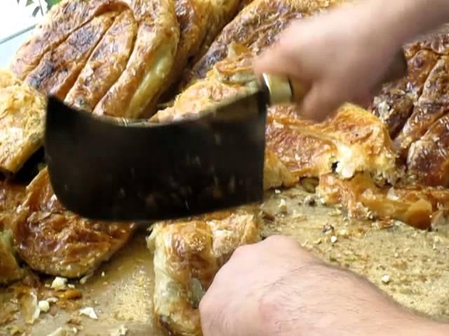 Pastry cutting show - Meşhur Sarıyer Börekçisi