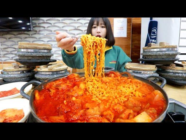 Korea's #1 Kimchi Stew Restaurant! Pork Kimchi Stew Mukbang