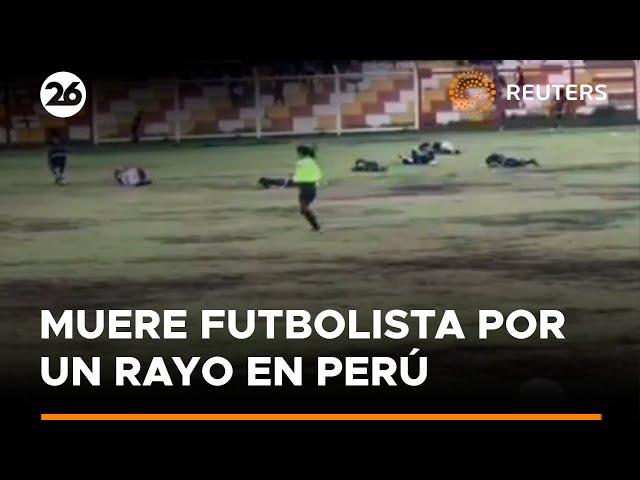 Muere futbolista al ser alcanzado por un rayo en Perú | #Reuters