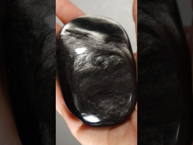 Discover the Power of Obsidian: Protection, Grounding, and Clarity ️‍️