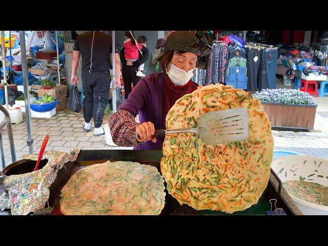 Lovely Grandma's Huge pancake(Korean name:BuchuJeon) - Korean street food