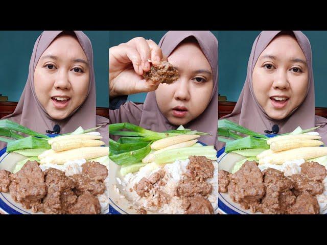 LALAPAN DAUN BAWANG MENTAH DAN RENDANG DAGING SAPI KURBAN