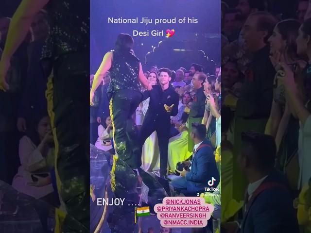 Nick Jonas a whole gentleman after Priyanka Chopra performance with #RanveerSingh