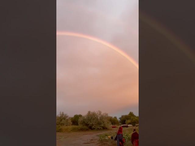 Double rainbow, all across the sky!