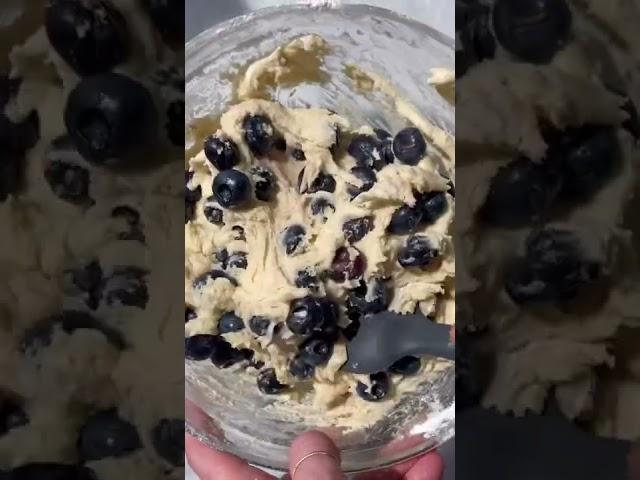 blueberry muffin cookies aka a pillowy cookie studded with blueberries and topped with streusel 